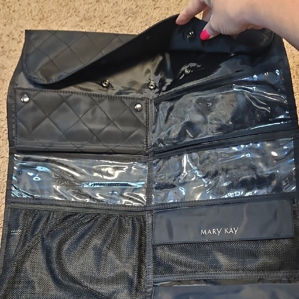 Mary Kay Hanging Travel Organizer - Picture 7 of 9